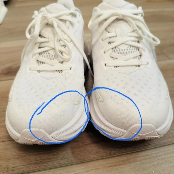 HOKA| EUC Clifton 9 Women's White Running Shoes in Size 8 - Picture 8 of 9